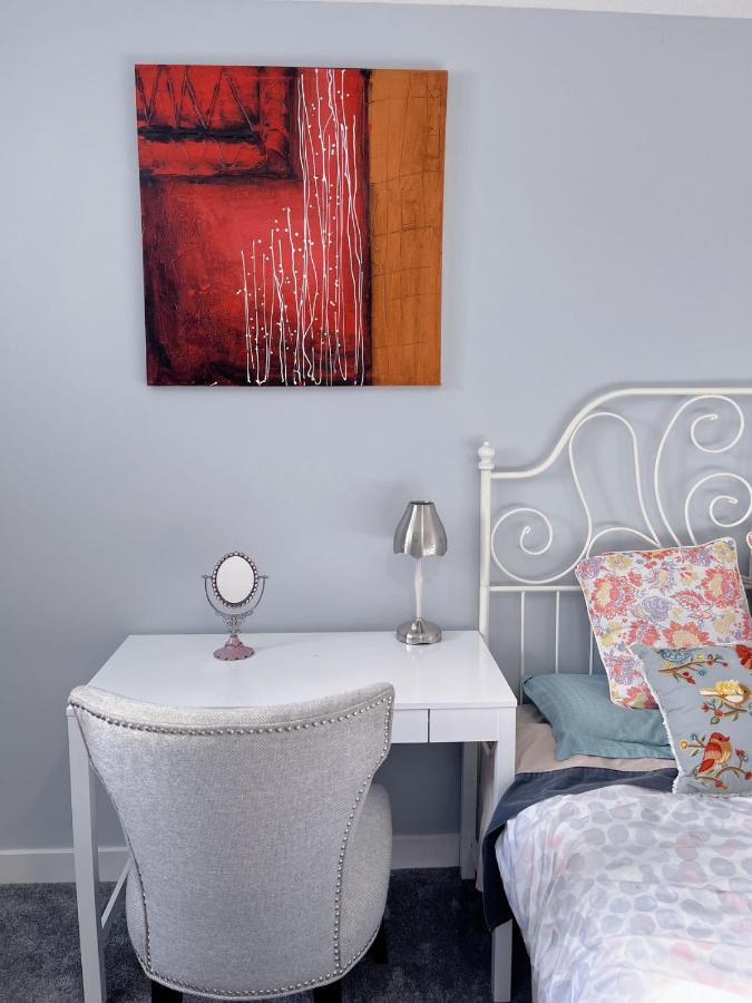 Elegant Garden Suite&2Mins Bus Station Close Lrt& Free Parking YYC Екстериор снимка