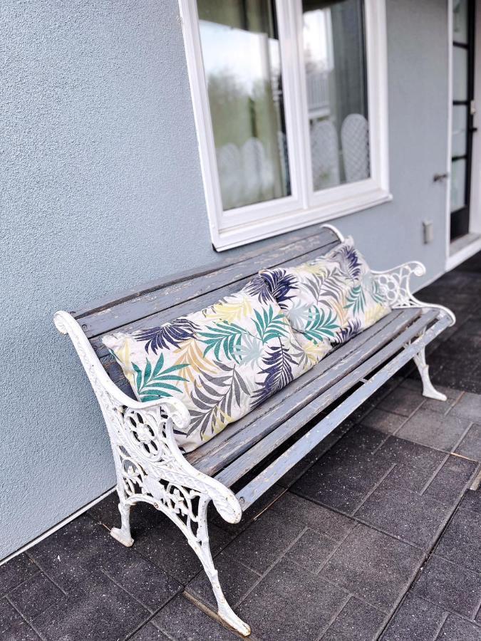 Elegant Garden Suite&2Mins Bus Station Close Lrt& Free Parking YYC Екстериор снимка