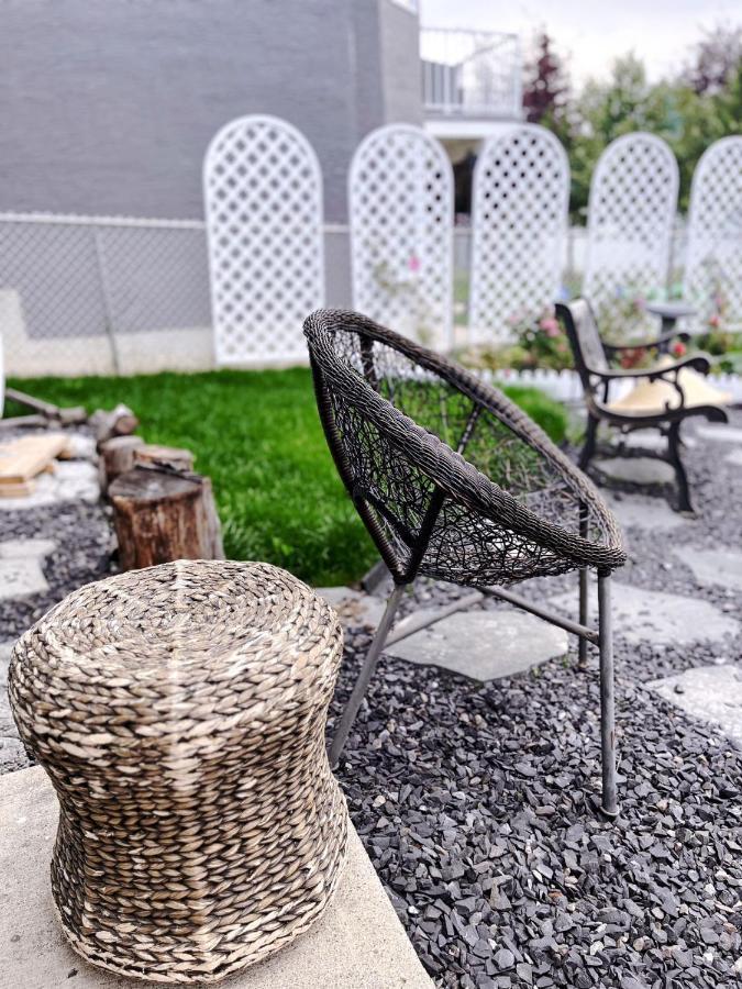 Elegant Garden Suite&2Mins Bus Station Close Lrt& Free Parking YYC Екстериор снимка